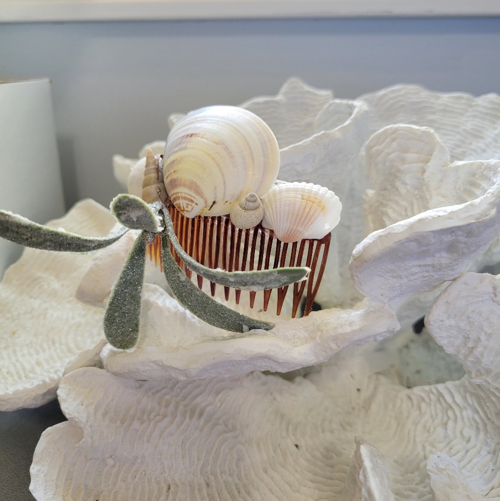 Authentic Seashell Hair Accessory - Picture 2 of 12